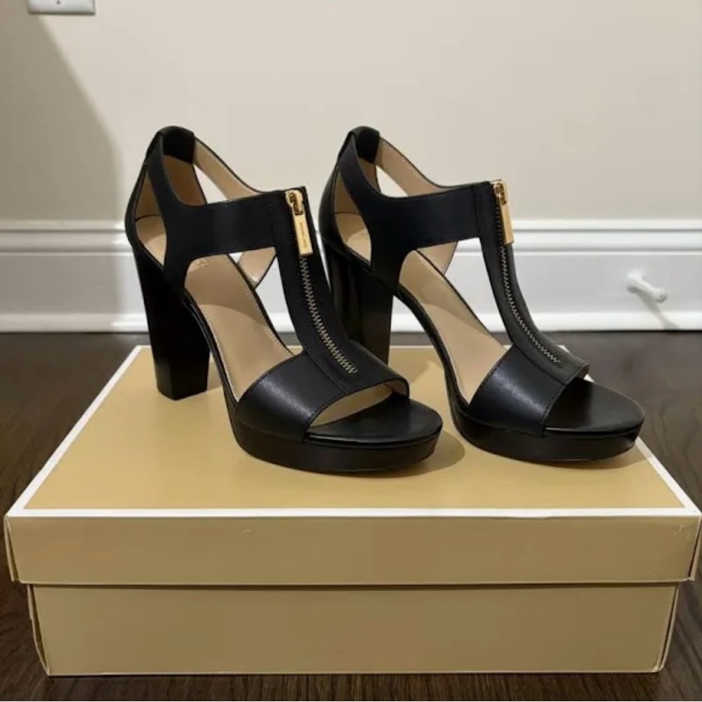 MICHAEL Michael Kors Damita Sandal